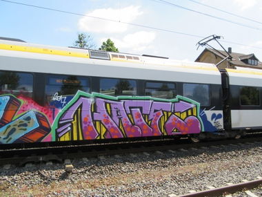 Graffiti Train - Photo by waikiki