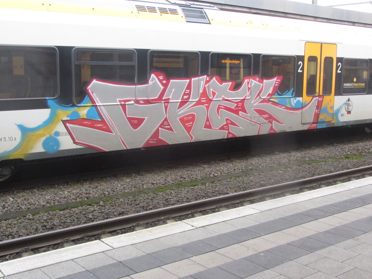 Graffiti Wall - Photo by waikiki - gk