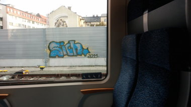 Graffiti Bombing - Photo by walkone (2011)