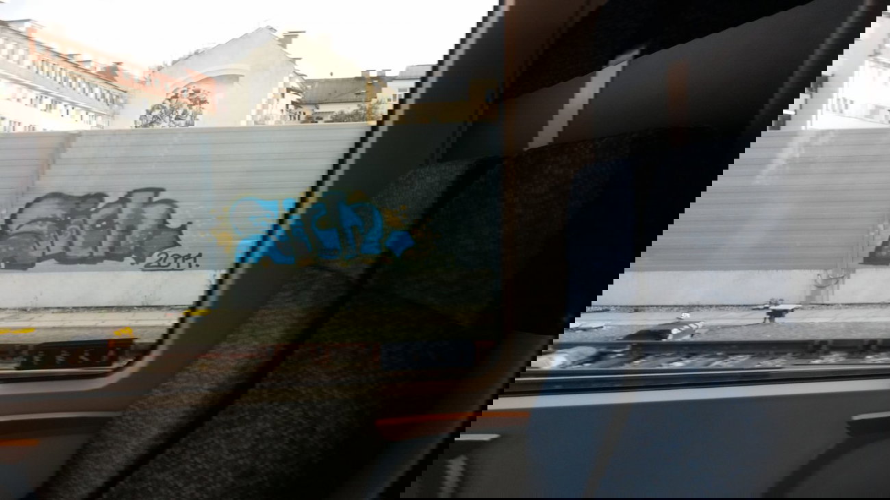 Graffiti Bombing - Photo by walkone (2011)