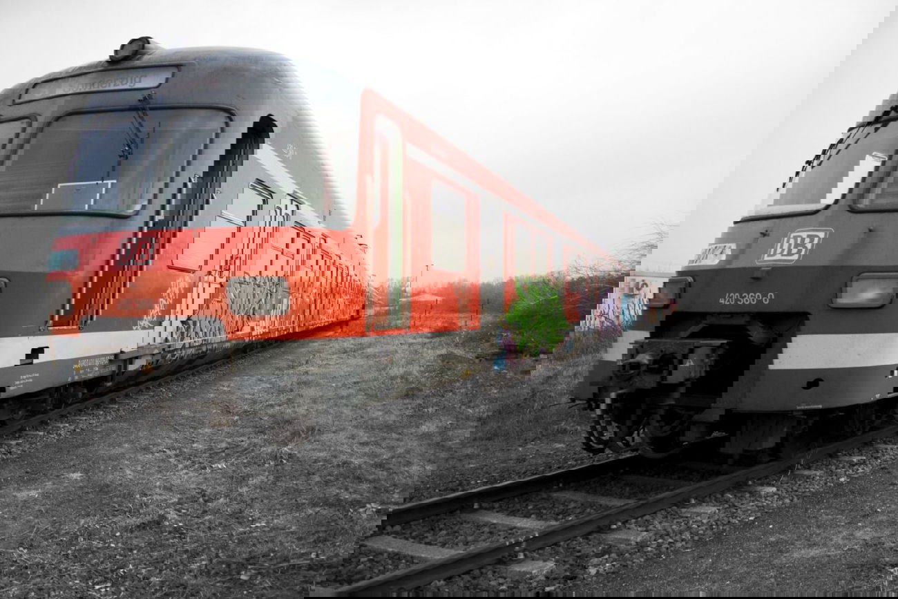 Graffiti Train in Leverkusen - Photo by wallsdontlie - train, rakis, ridim