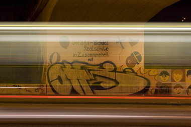 Graffiti Bombing in Köln - Photo by wallsdontlie - oh, köln, night