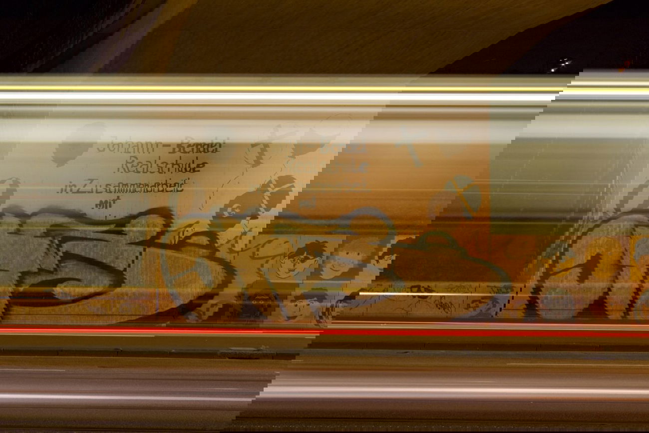 Graffiti Bombing in Köln - Photo by wallsdontlie - oh, köln, night