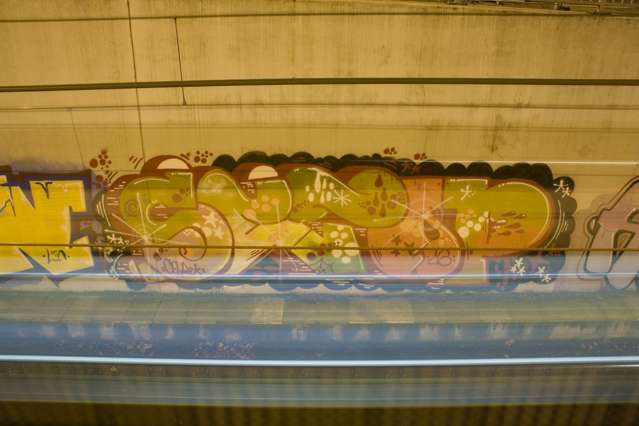 Graffiti Bombing in Köln - Photo by wallsdontlie - setop, cologne, köln