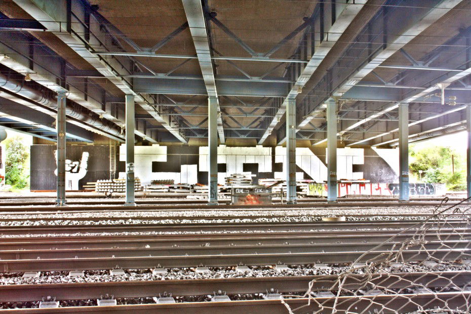 Graffiti in Köln - Photo by wallsdontlie - ltn, train, line