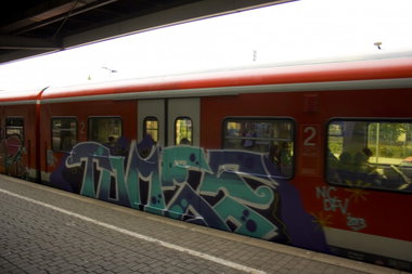 Graffiti Train in Köln - Photo by wallsdontlie - tomes, train