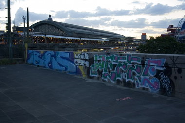 Graffiti Bombing in Köln - Photo by wallsdontlie - ibes, pezze, köln (2013)