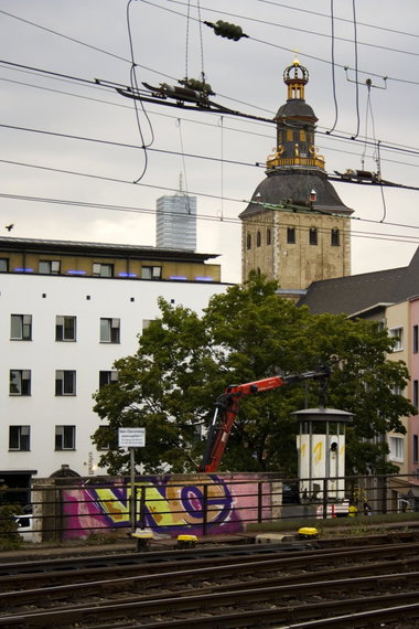 Graffiti Wall in Köln - Photo by wallsdontlie - nc, train, line