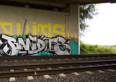 Graffiti Wall in Köln - Photo by wallsdontlie - bandits, train, line