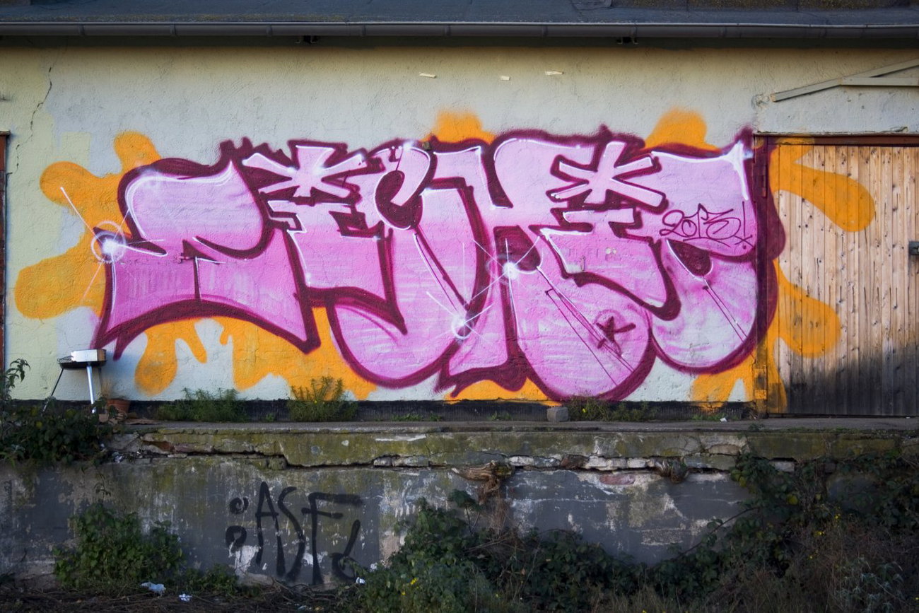 Graffiti Wall in Köln - Photo by wallsdontlie - richie, köln