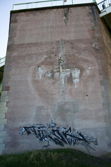 Graffiti Bombing in Köln - Photo by wallsdontlie - trok, t.rok