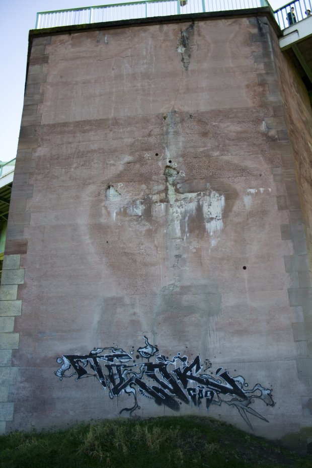 Graffiti Bombing in Köln - Photo by wallsdontlie - trok, t.rok