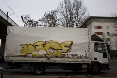 Graffiti Bombing in Köln - Photo by wallsdontlie - nice, truck