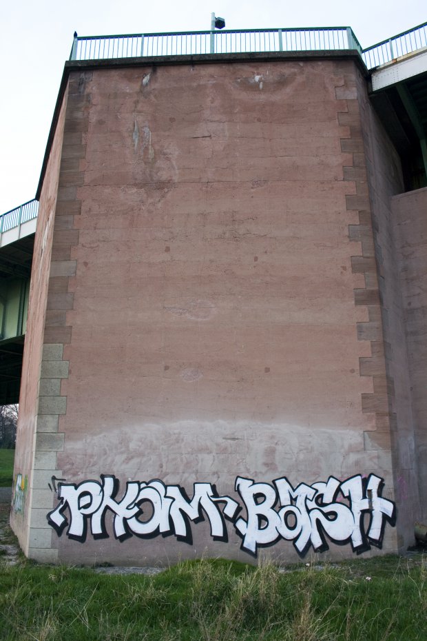 Graffiti Wall in Köln - Photo by wallsdontlie - pham, bash