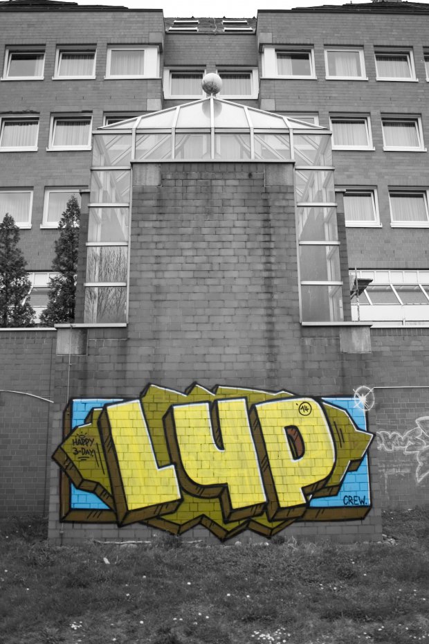 Graffiti Bombing in Köln - Photo by wallsdontlie - lyp, köln (2014)