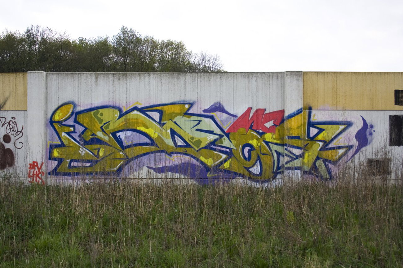 Graffiti Wall in Köln - Photo by wallsdontlie - ibes, köln