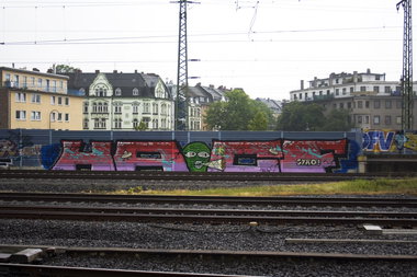Graffiti Bombing in Köln - Photo by wallsdontlie - hacf, köln
