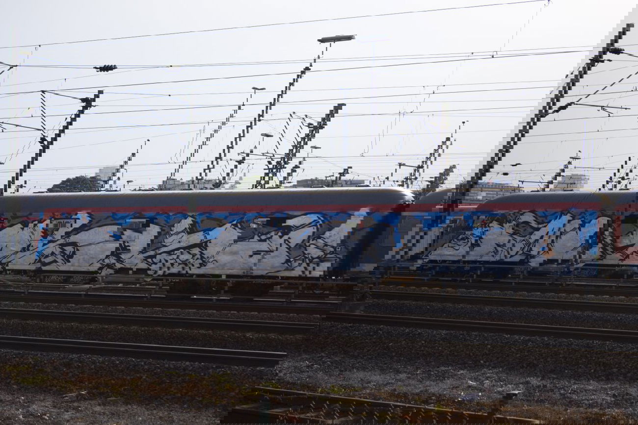 Graffiti Train in Köln - Photo by wallsdontlie - mask, wholecar, chrome
