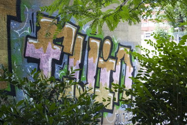 Graffiti Wall in Köln - Photo by wallsdontlie - evin