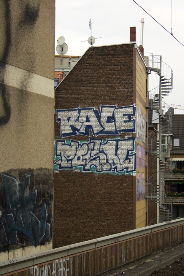 Graffiti Wall in Köln - Photo by wallsdontlie - race, pokal