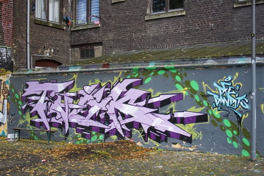 Graffiti Wall in Köln - Photo by wallsdontlie - twik, hall, of (2014)