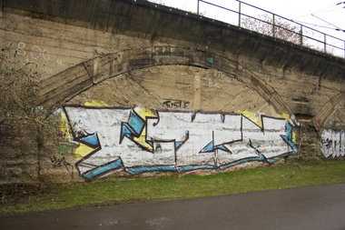 Graffiti Wall in Köln - Photo by wallsdontlie - ltn, chrome