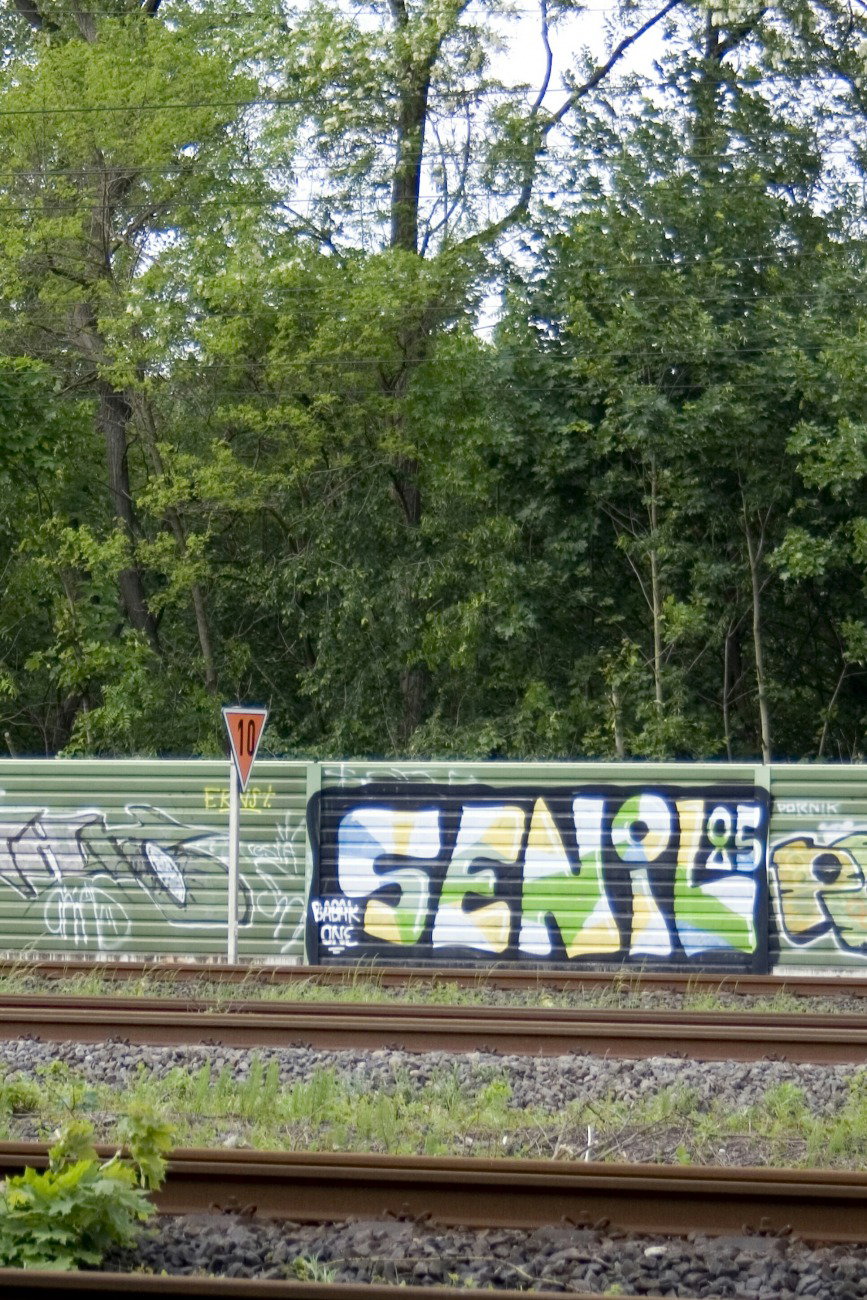 Graffiti Wall in Köln  - Photo by wallsdontlie - senil, trainline, cologne