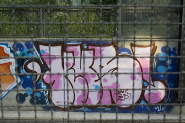 Graffiti Wall in Köln - Photo by wallsdontlie - kvs, trainline