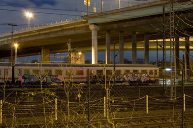 Graffiti Train in Köln  - Photo by wallsdontlie - ibes, nikon, yörs