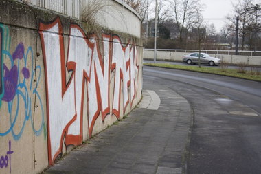 Graffiti Bombing in Köln - Photo by wallsdontlie - ltn, tfk, chrome