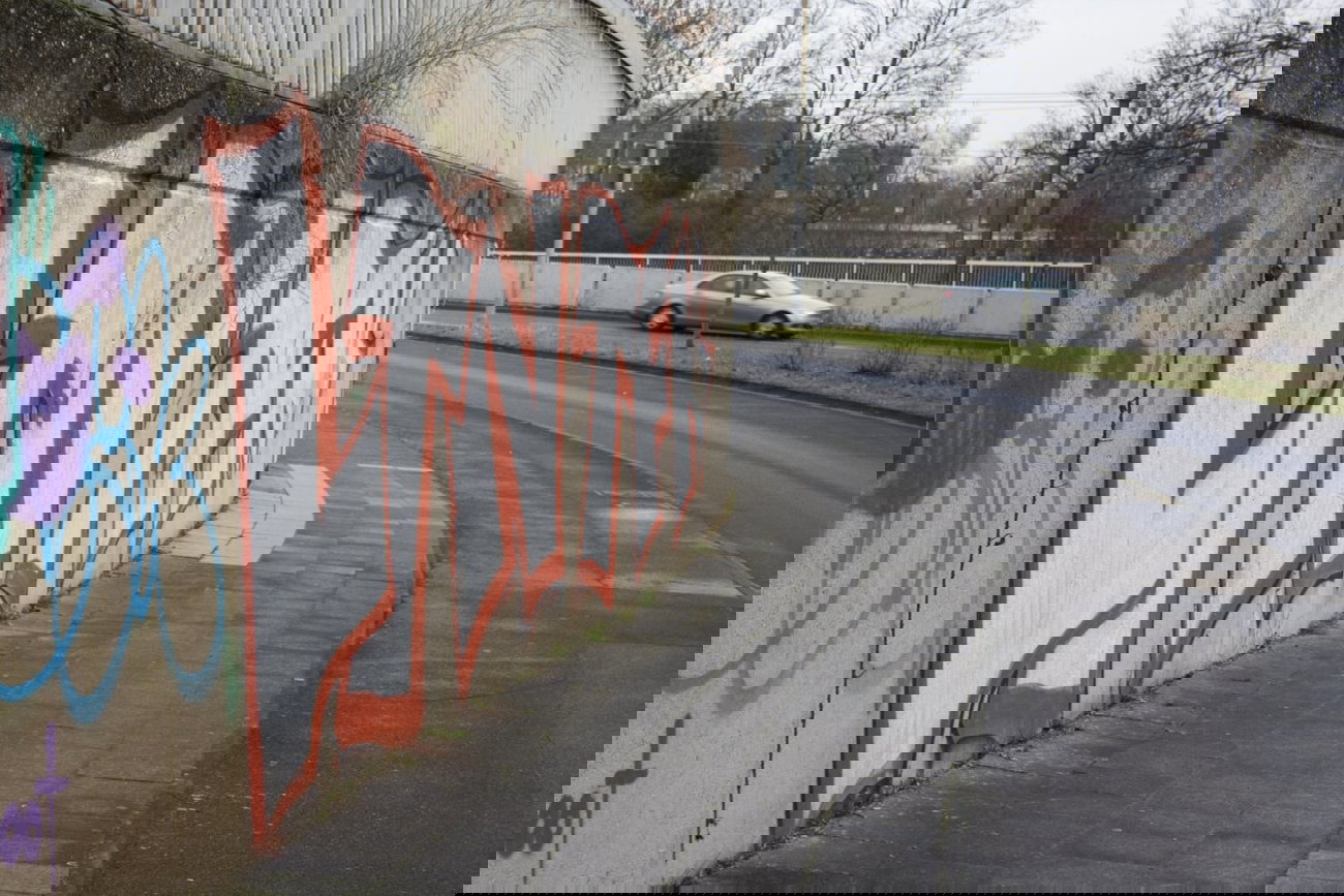 Graffiti Bombing in Köln - Photo by wallsdontlie - ltn, tfk, chrome