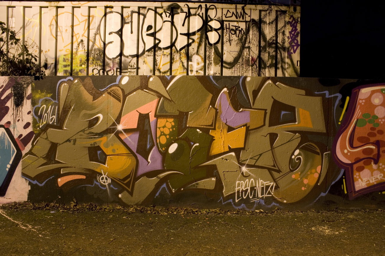 Graffiti Wall in Köln - Photo by wallsdontlie - böser, cologne