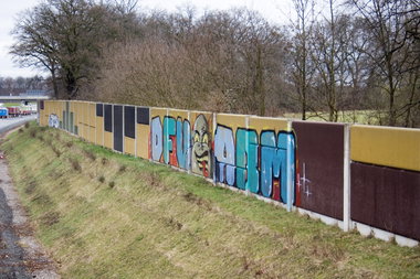 Graffiti Wall in Köln  - Photo by wallsdontlie - dfv, abm, cologne