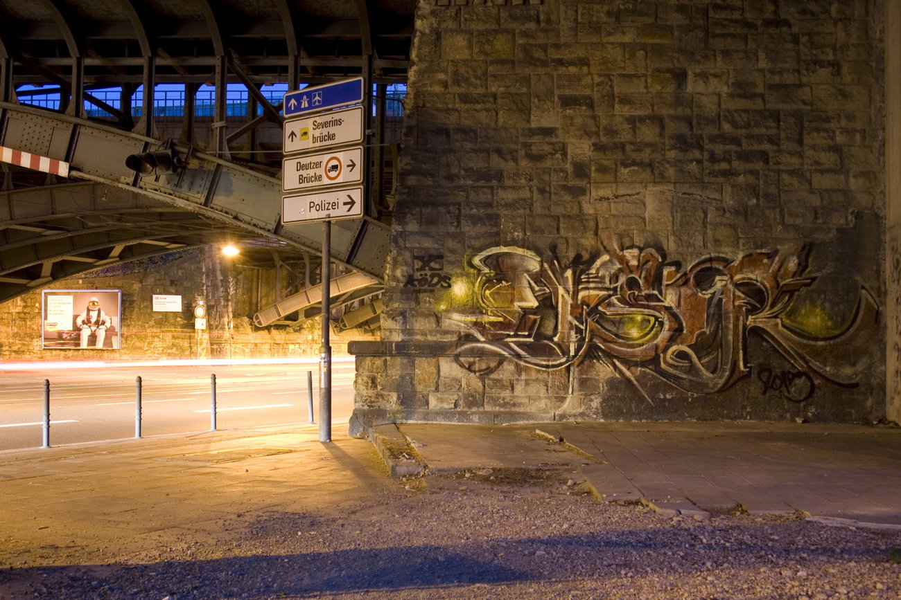 Graffiti Wall in Köln - Photo by wallsdontlie - ekser, nightshot, street