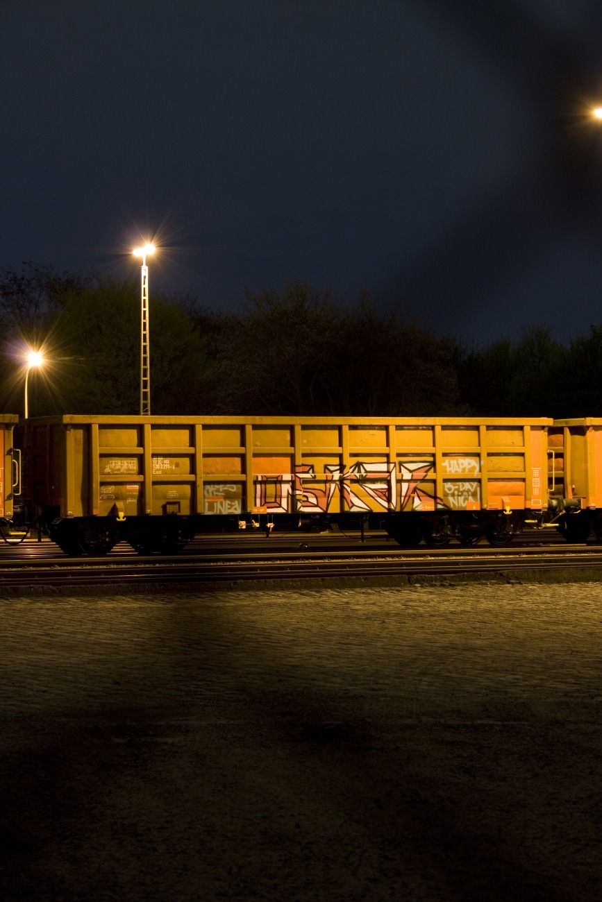 Graffiti Train in Köln  - Photo by wallsdontlie - oskar, freight, cargo