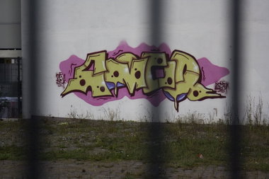 Graffiti Wall in Köln - Photo by wallsdontlie - amor