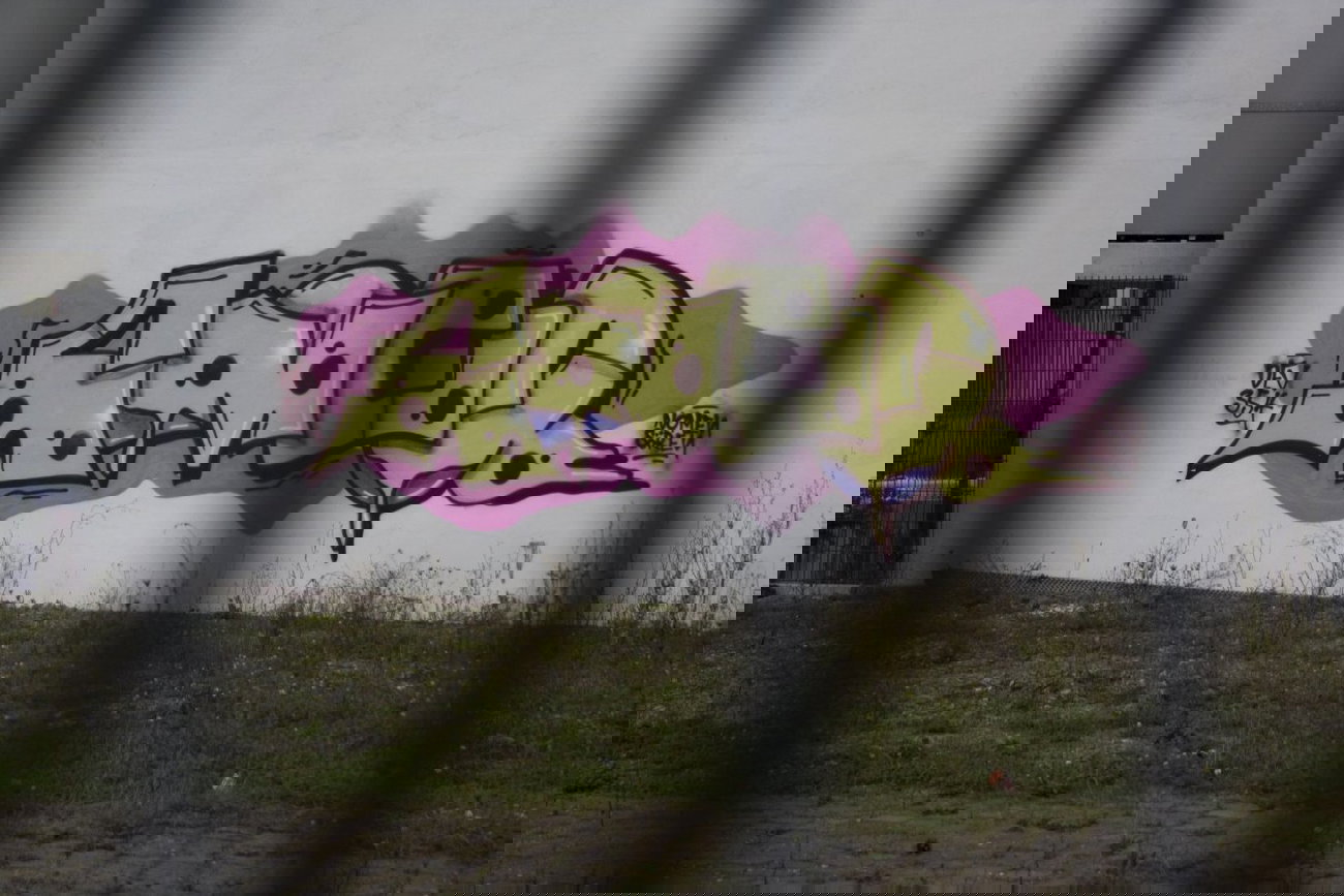 Graffiti Wall in Köln - Photo by wallsdontlie - amor