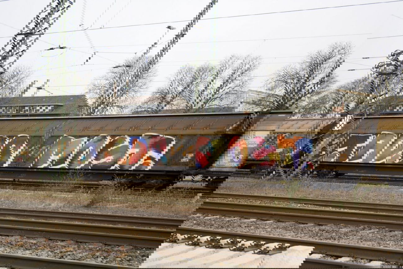 Graffiti Train in Leverkusen - Photo by wallsdontlie - taps, most, freight