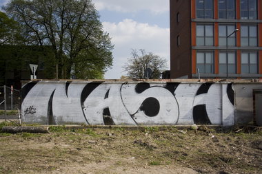 Graffiti Wall in Köln  - Photo by wallsdontlie - nash, chrome