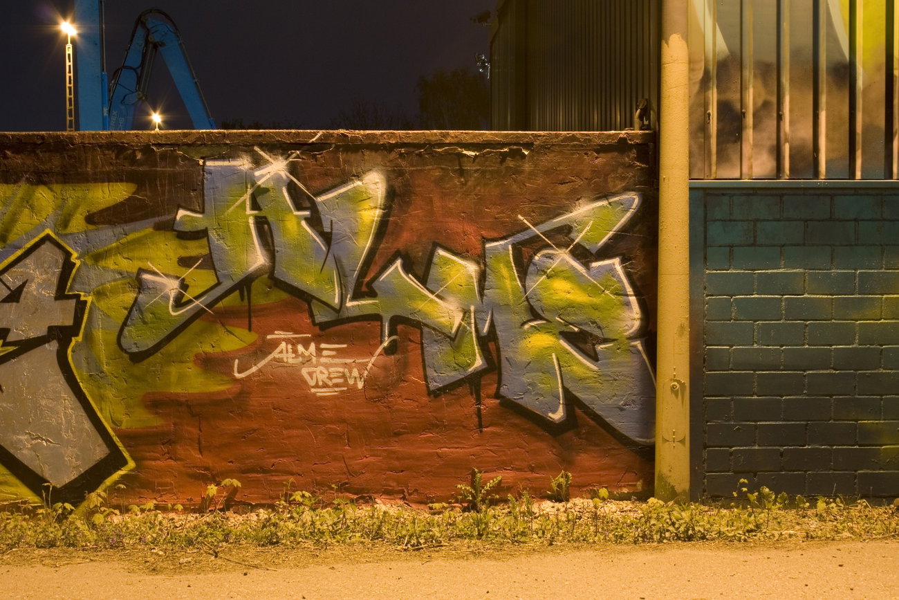 Graffiti Wall in Köln  - Photo by wallsdontlie - alme, nightshot