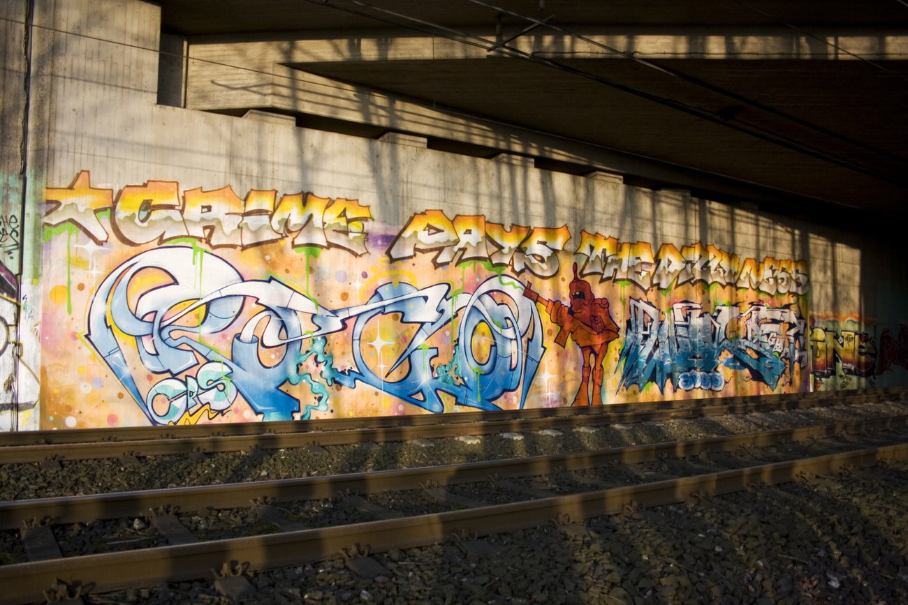 Graffiti Wall in Köln  - Photo by wallsdontlie - roco, wulf, trainline