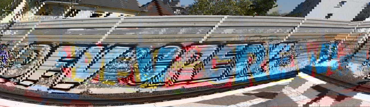 Graffiti Wall in Köln - Photo by wallsdontlie - dfv, train, line