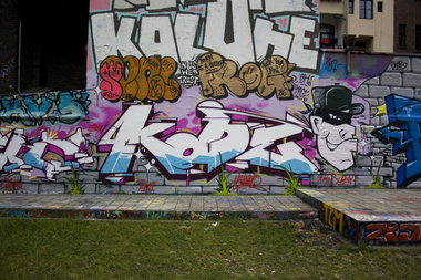Graffiti Wall in Köln - Photo by wallsdontlie - sen!, frog, kode (2015)