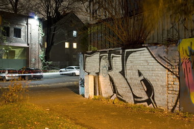 Graffiti in Köln  - Photo by wallsdontlie - tka, chrome, halloffame