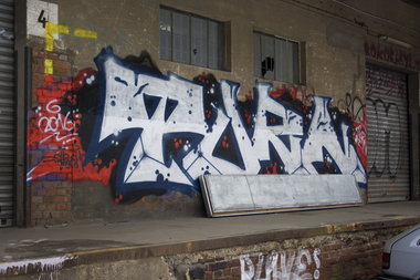 Graffiti Wall in Köln  - Photo by wallsdontlie - turn, chrome, cologne