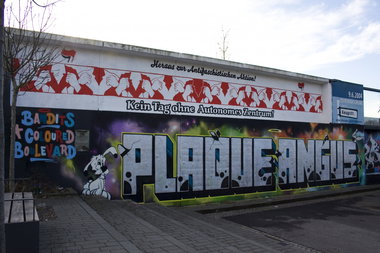 Graffiti Wall in Opladen - Photo by wallsdontlie - plaque, angus, chrome