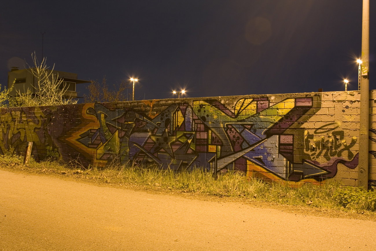 Graffiti Wall in Köln  - Photo by wallsdontlie - rait, nightshot