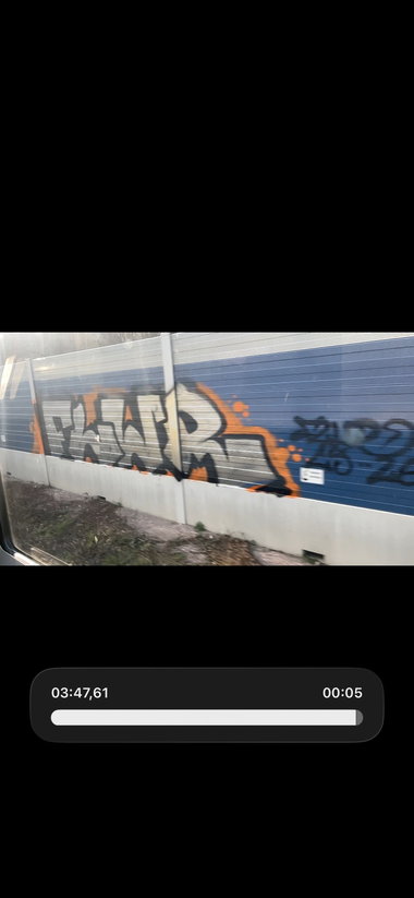 Graffiti Wall - Photo by walterfrosch85