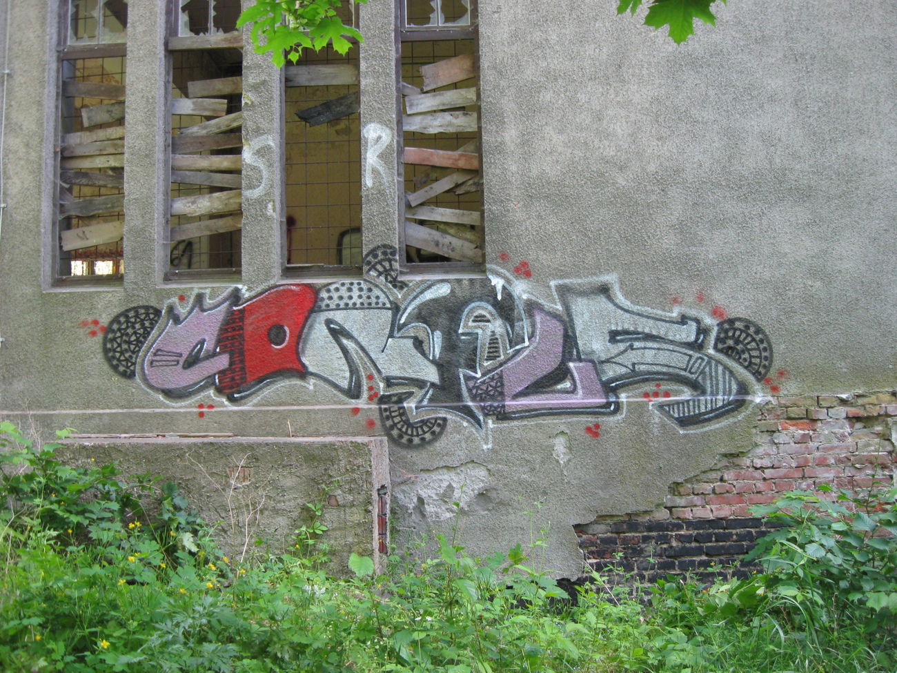 Graffiti Wall - Photo by wastedlife (2015)