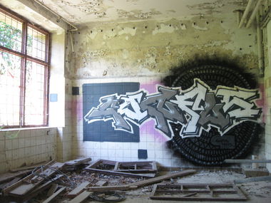 Graffiti Wall - Photo by wastedlife